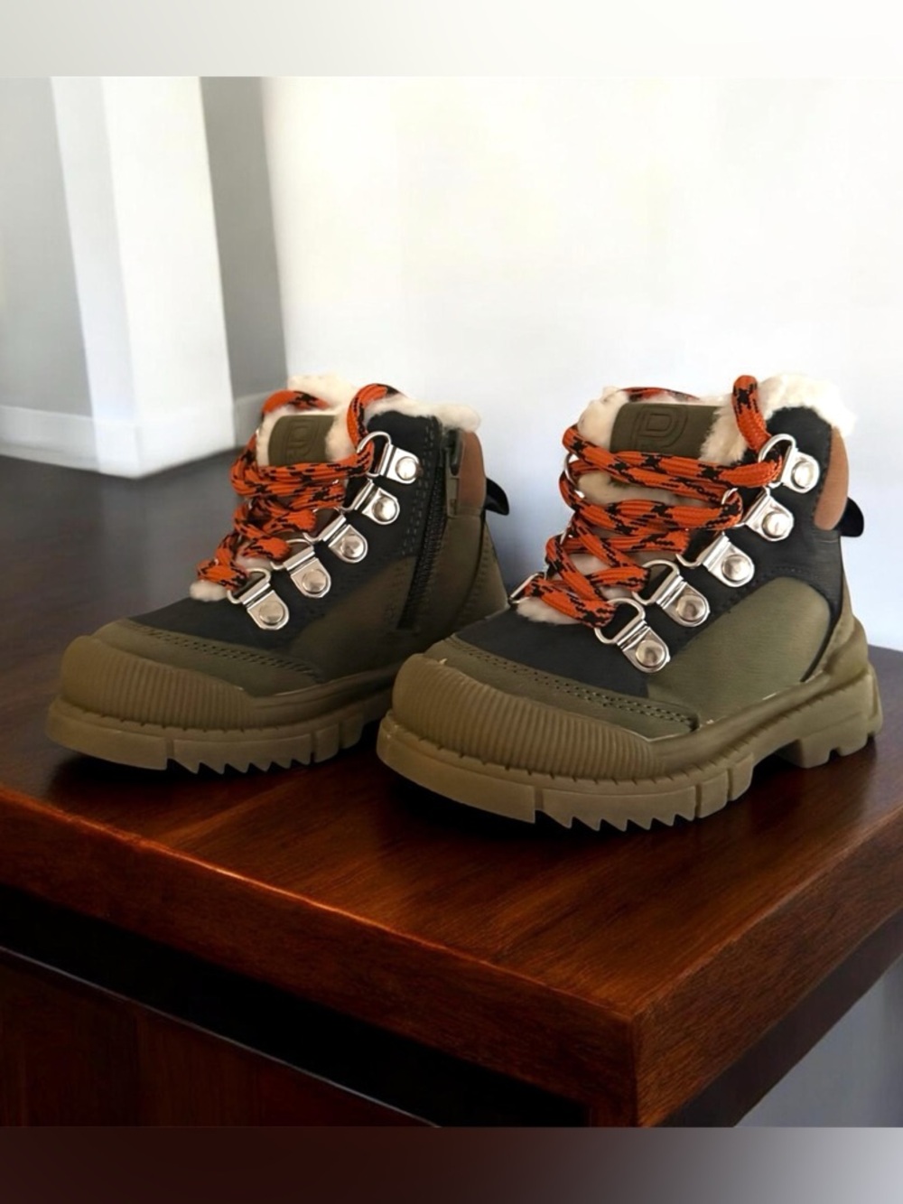 NWT Kids Rockport Zip Up Olive Green Winter Hiker Boots with Orange Laces